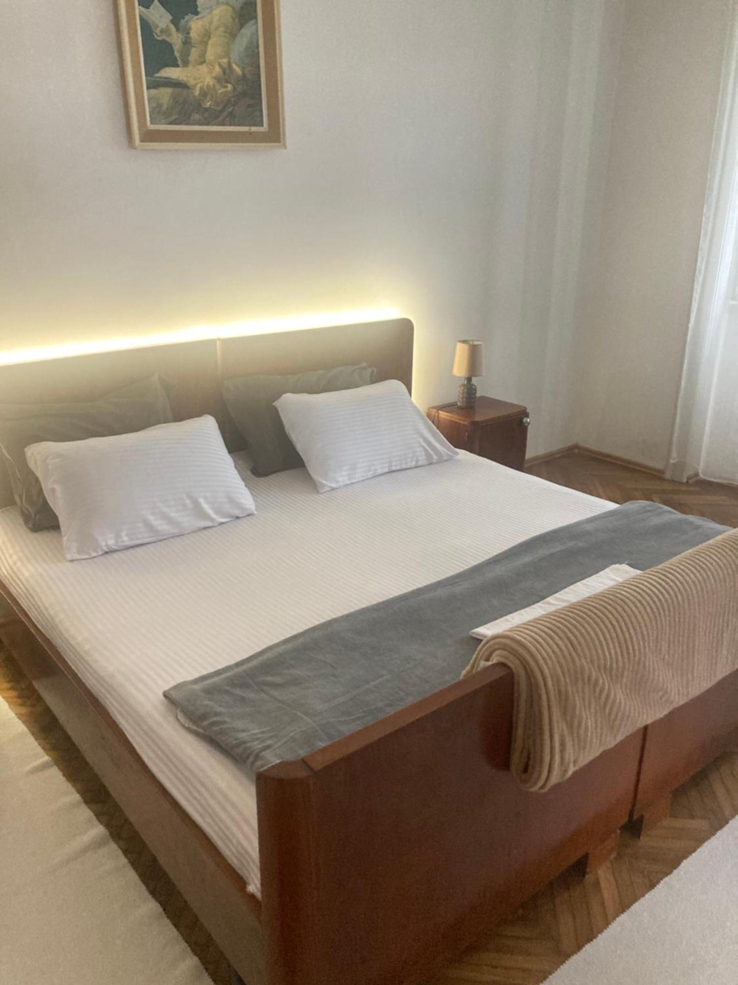Plaza Stari Grad Pjena Od Mora * Budva